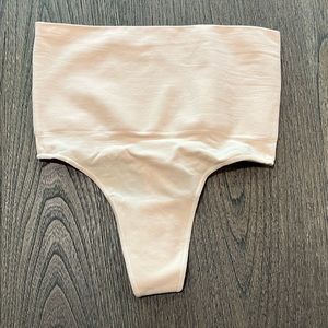 NWOT Skims Core Control Thong - Size S/M